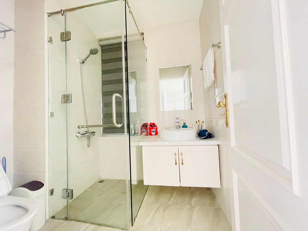 Bán nhà Lương Yên - diện tích 95.8m2 7 tầng - Chung cư cao cấp - giá 19 tỷ