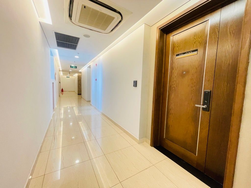 Bán nhà Lương Yên - diện tích 95.8m2 7 tầng - Chung cư cao cấp - giá 19 tỷ