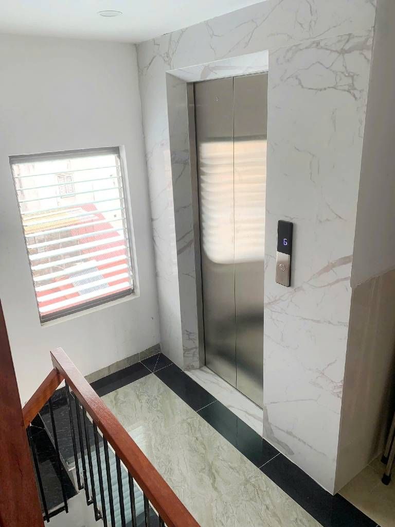 Bán nhà Quan Nhân - diện tích 36m2 7 tầng - Nhà đẹp như mới - giá 12,6 tỷ