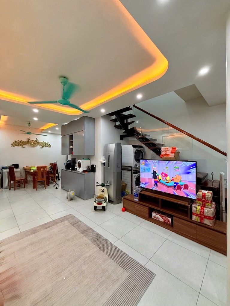 Bán nhà Lê Trọng Tấn - diện tích 49m2 3 tầng - Ngõ đẹp mặt tiền rộng - giá 5,5 tỷ