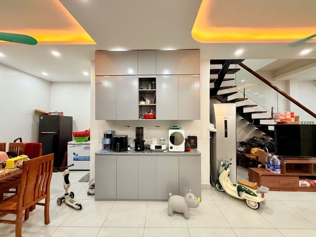 Bán nhà Lê Trọng Tấn - diện tích 49m2 3 tầng - Ngõ đẹp mặt tiền rộng - giá 5,5 tỷ