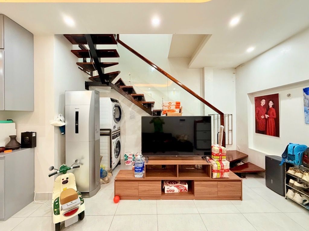 Bán nhà Lê Trọng Tấn - diện tích 49m2 3 tầng - Ngõ đẹp mặt tiền rộng - giá 5,5 tỷ