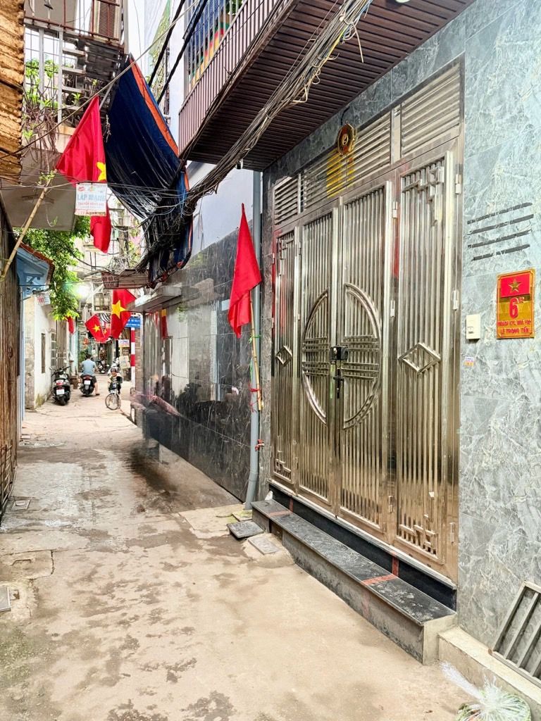 Bán nhà Lê Trọng Tấn - diện tích 49m2 3 tầng - Ngõ đẹp mặt tiền rộng - giá 5,5 tỷ