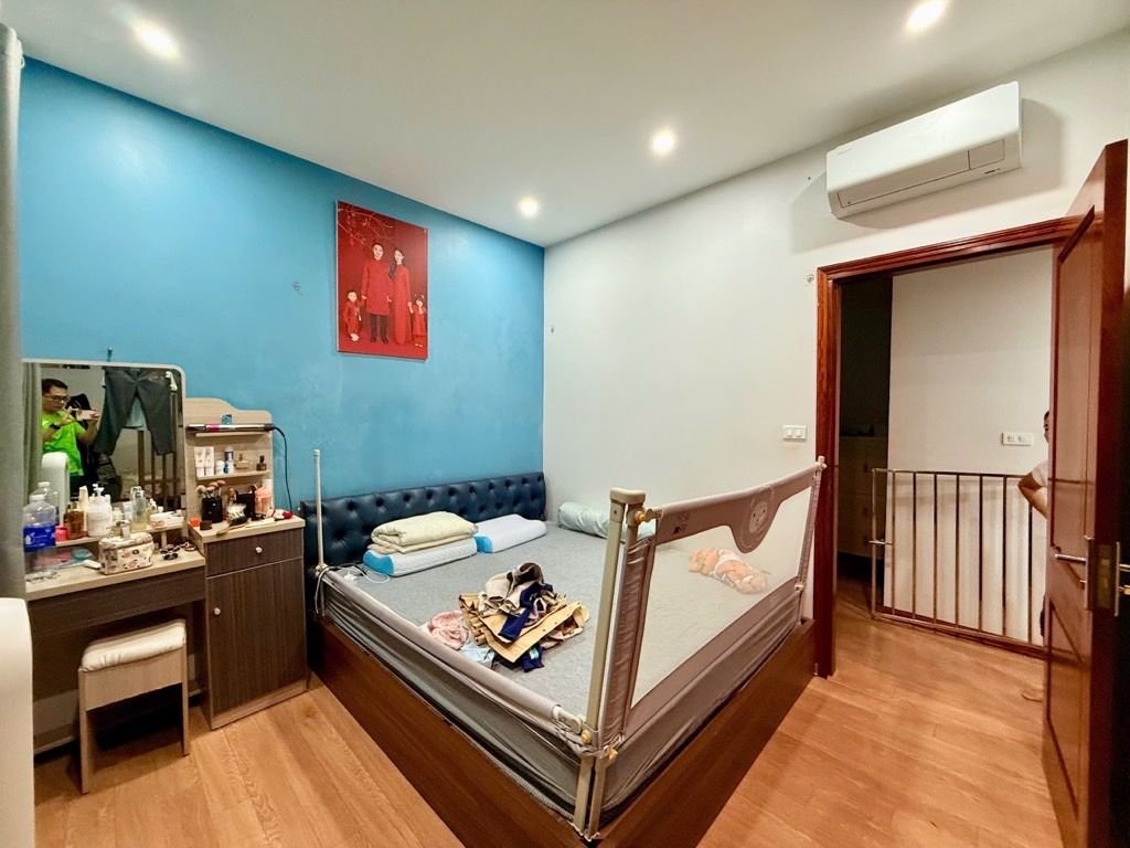 Bán nhà Lê Trọng Tấn - diện tích 49m2 3 tầng - Ngõ đẹp mặt tiền rộng - giá 5,5 tỷ