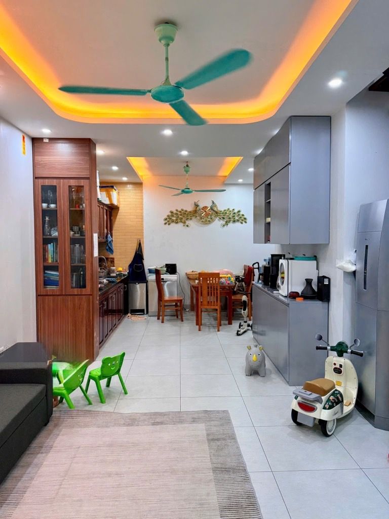 Bán nhà Lê Trọng Tấn - diện tích 49m2 3 tầng - Ngõ đẹp mặt tiền rộng - giá 5,5 tỷ