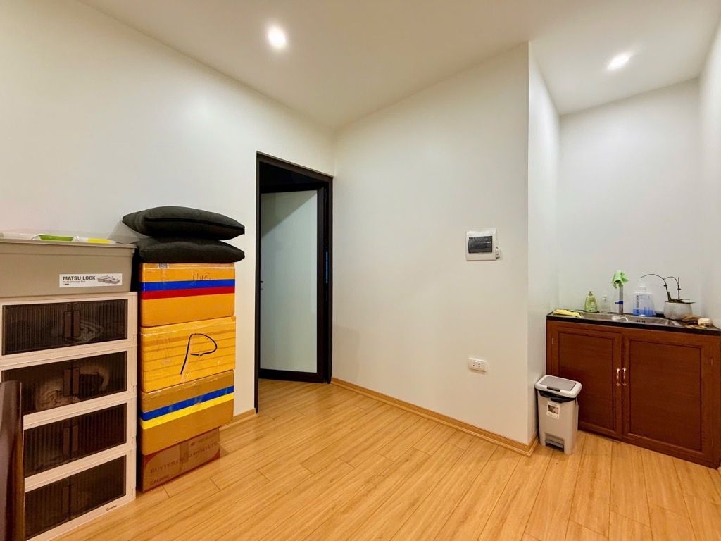 Bán nhà Lê Trọng Tấn - diện tích 49m2 3 tầng - Ngõ đẹp mặt tiền rộng - giá 5,5 tỷ