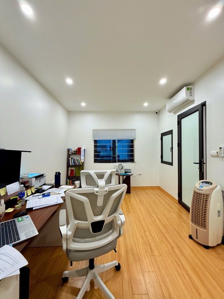 Bán nhà Lê Trọng Tấn - diện tích 49m2 3 tầng - Ngõ đẹp mặt tiền rộng - giá 5,5 tỷ