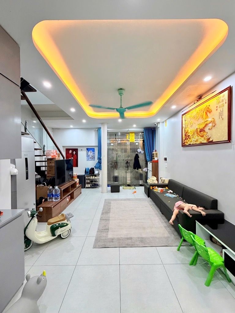 Bán nhà Lê Trọng Tấn - diện tích 49m2 3 tầng - Ngõ đẹp mặt tiền rộng - giá 5,5 tỷ