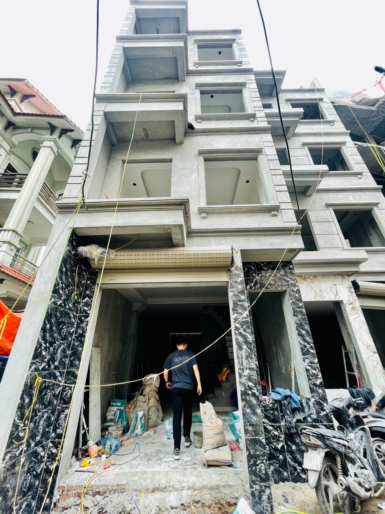 Bán nhà Ngọc Hồi - diện tích 51m2 5 tầng - NHÀ MỚI THANG MÁY - giá 12,8 tỷ