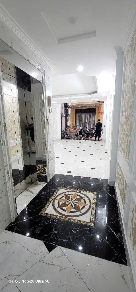 Bán nhà Giải Phóng - diện tích 76.6m2 5 tầng - ngõ ô tô - giá 24 tỷ