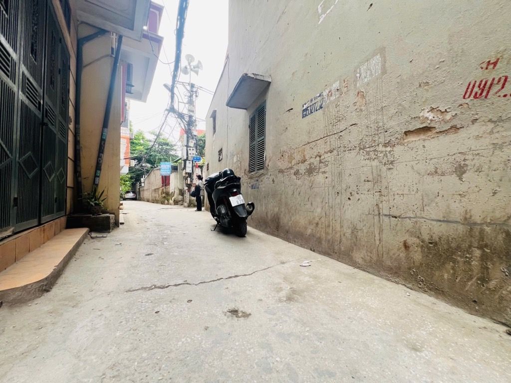 Bán nhà Giáp Bát - diện tích 53.2m2 7 tầng - Ô TÔ ĐỖ CỬA - giá 15,2 tỷ