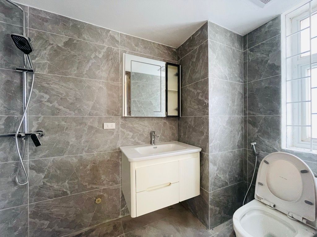 Bán nhà Khuất Duy Tiến - diện tích 85m2 1 tầng - Căn hộ góc 3 mặt thoáng - giá 9 tỷ