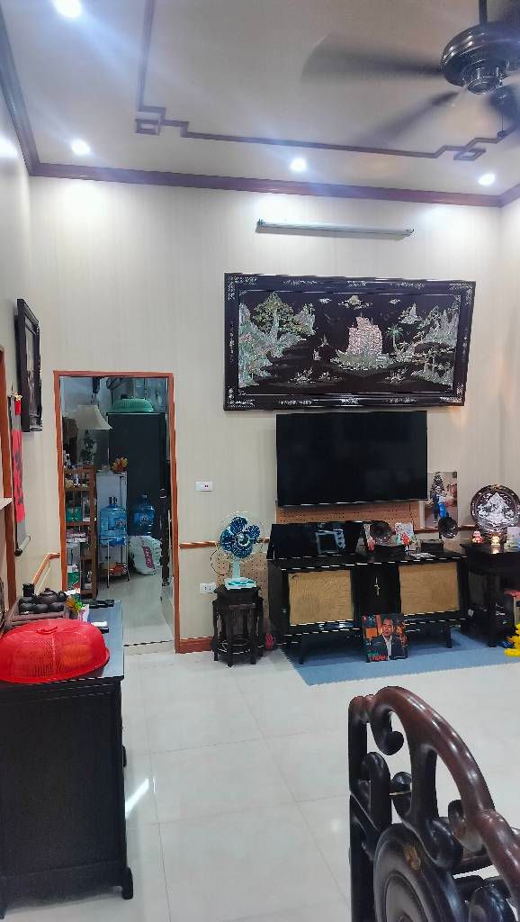 Bán nhà Đê La Thành - diện tích 46m2 2 tầng - Nhà đẹp hiếm có - giá 9,35 tỷ