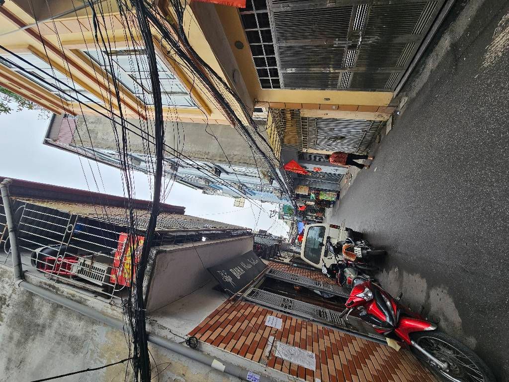 Bán nhà Vũ Tông Phan - diện tích 42m2 3 tầng - ô tô tránh - giá 6 tỷ