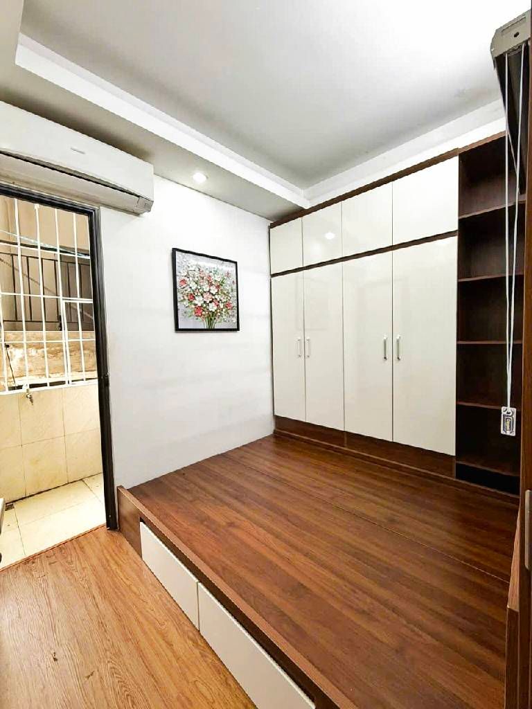 Bán nhà Vũ Tông Phan - diện tích 32m2 1 tầng - Thang máy - giá 1,6 tỷ