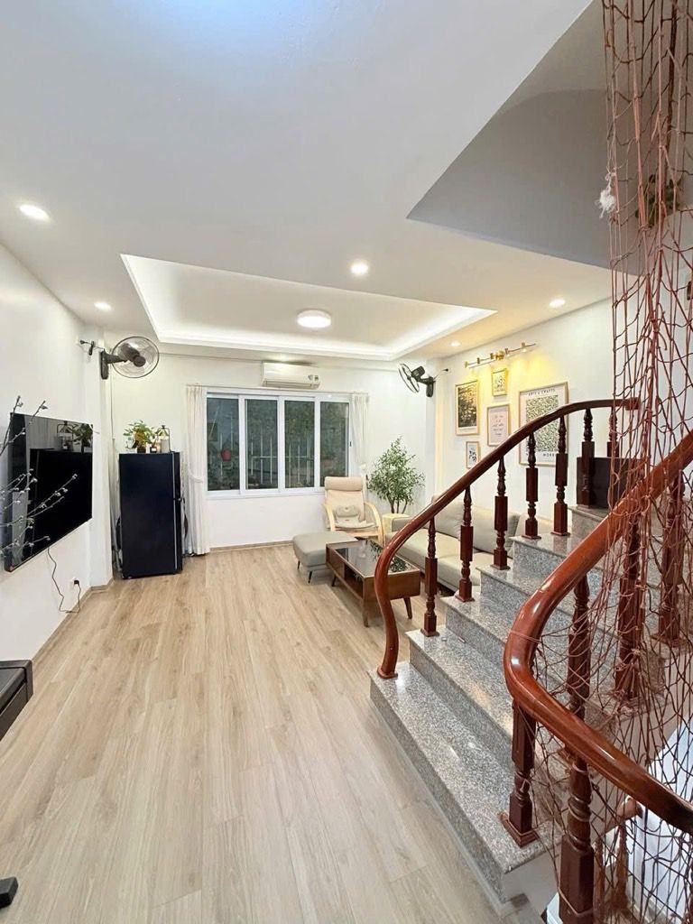 Bán nhà Hoàng Mai - diện tích 20,2m2 5 tầng - Ngõ rộng thoáng - giá 6,9 tỷ