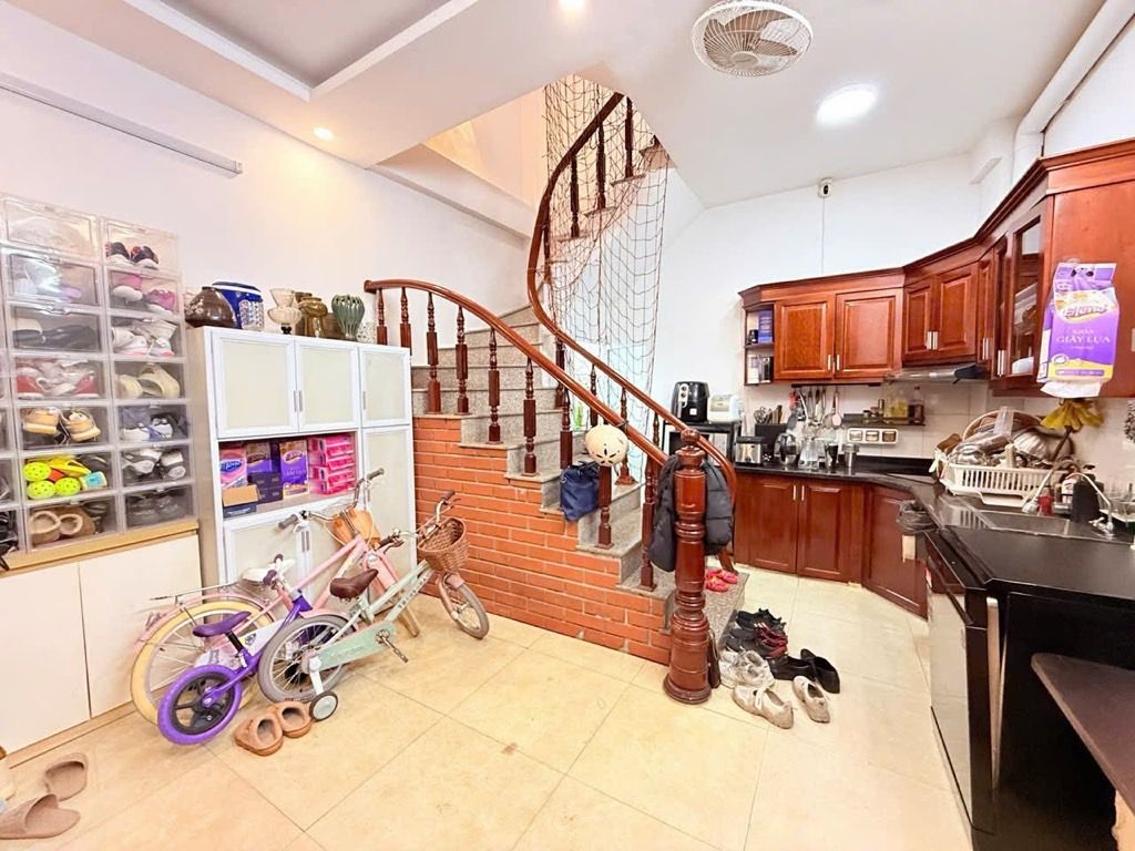 Bán nhà Hoàng Mai - diện tích 20,2m2 5 tầng - Ngõ rộng thoáng - giá 6,9 tỷ