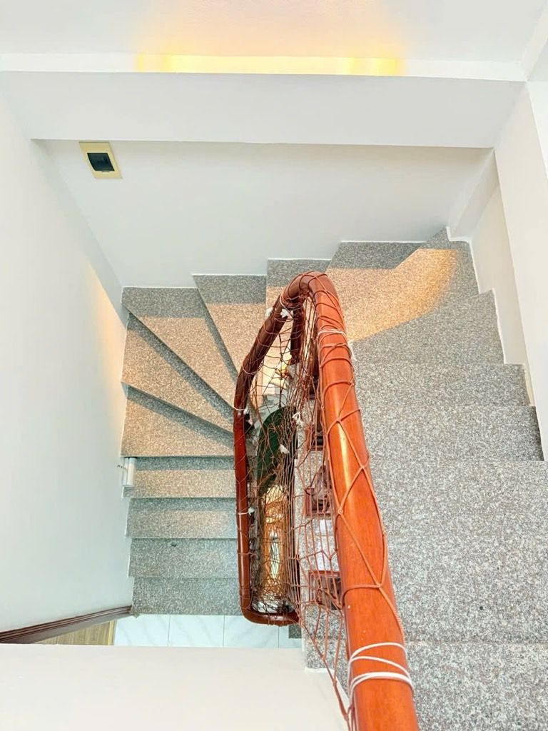 Bán nhà Hoàng Mai - diện tích 20,2m2 5 tầng - Ngõ rộng thoáng - giá 6,9 tỷ