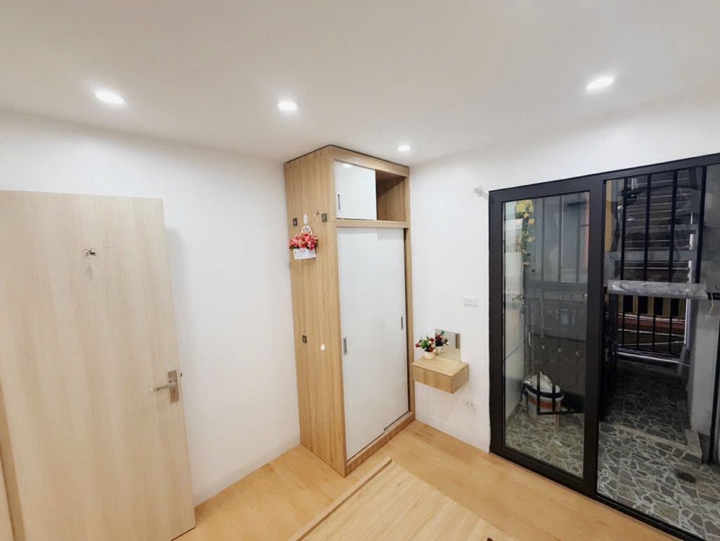 Bán nhà La Thành Nhỏ - diện tích 37m2 2 tầng - thang máy - giá 1,9 tỷ