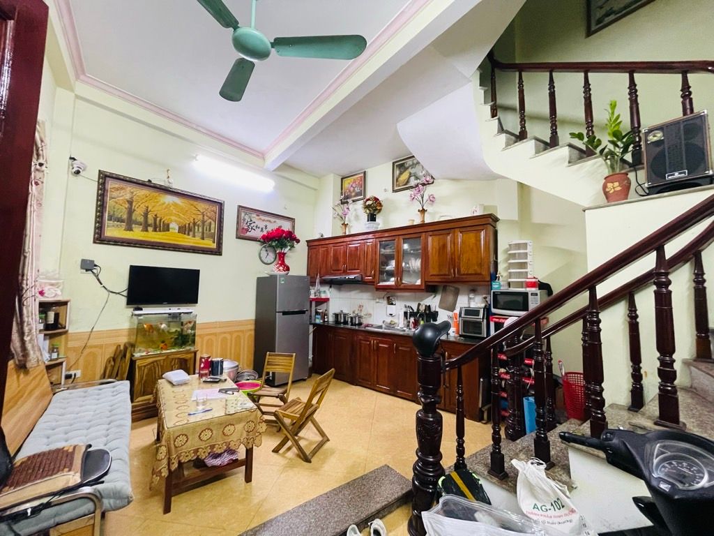 Bán nhà Đại La - diện tích 41.1m2 5 tầng - Ngõ thông tứ tung, 3 đường vào nhà - giá 14,2 tỷ