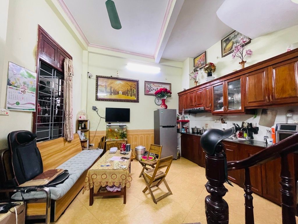 Bán nhà Đại La - diện tích 41.1m2 5 tầng - Ngõ thông tứ tung, 3 đường vào nhà - giá 14,2 tỷ