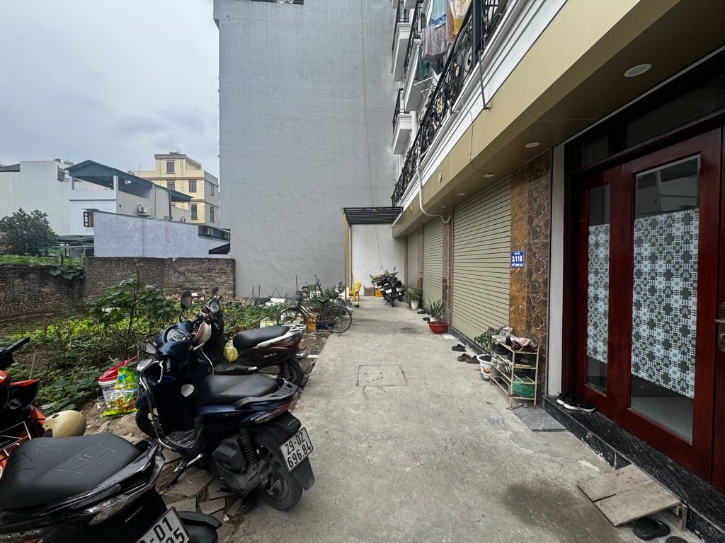 Bán nhà Thanh Lân - diện tích 51.7m2 1 tầng - Ô TÔ - giá 9,7 tỷ