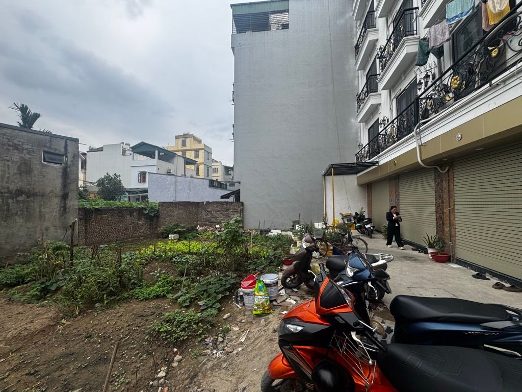 Bán nhà Thanh Lân - diện tích 51.7m2 1 tầng - Ô TÔ - giá 9,7 tỷ