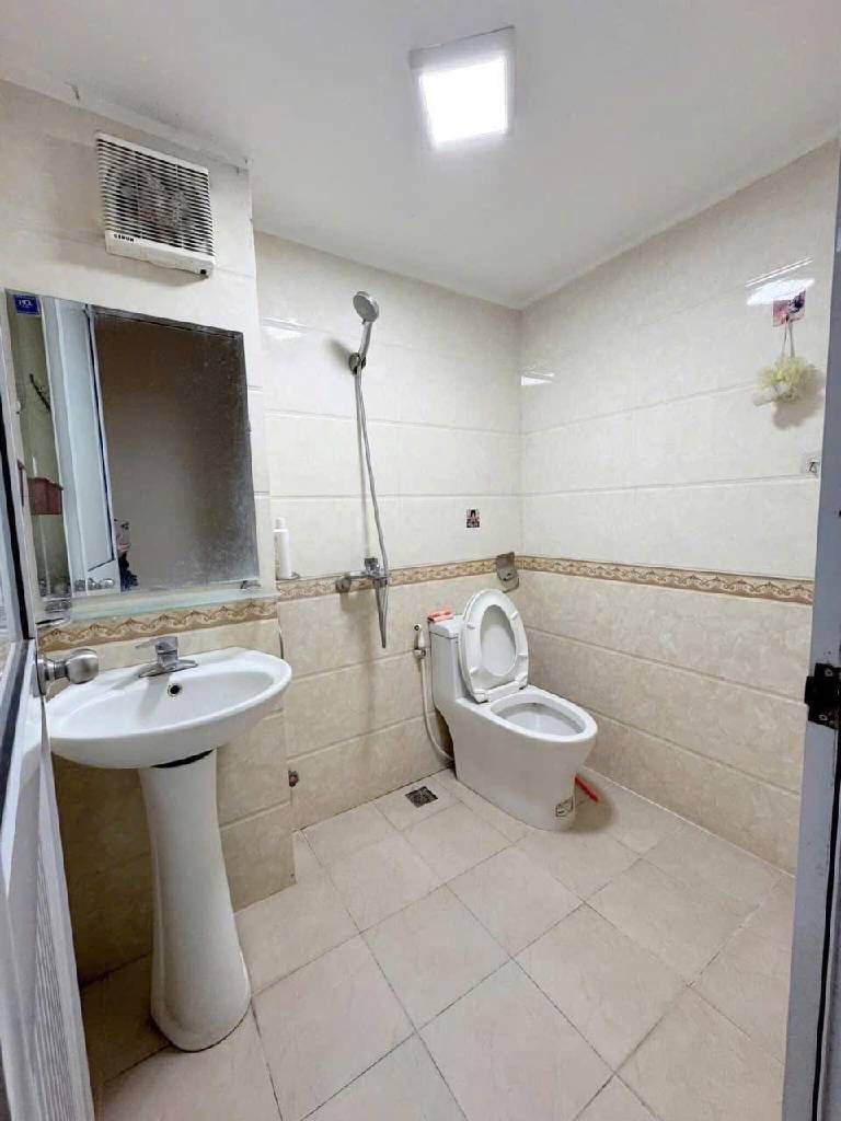 Bán nhà Trương Định - diện tích 44m2 5 tầng - Nhà dân xây - giá 11,2 tỷ