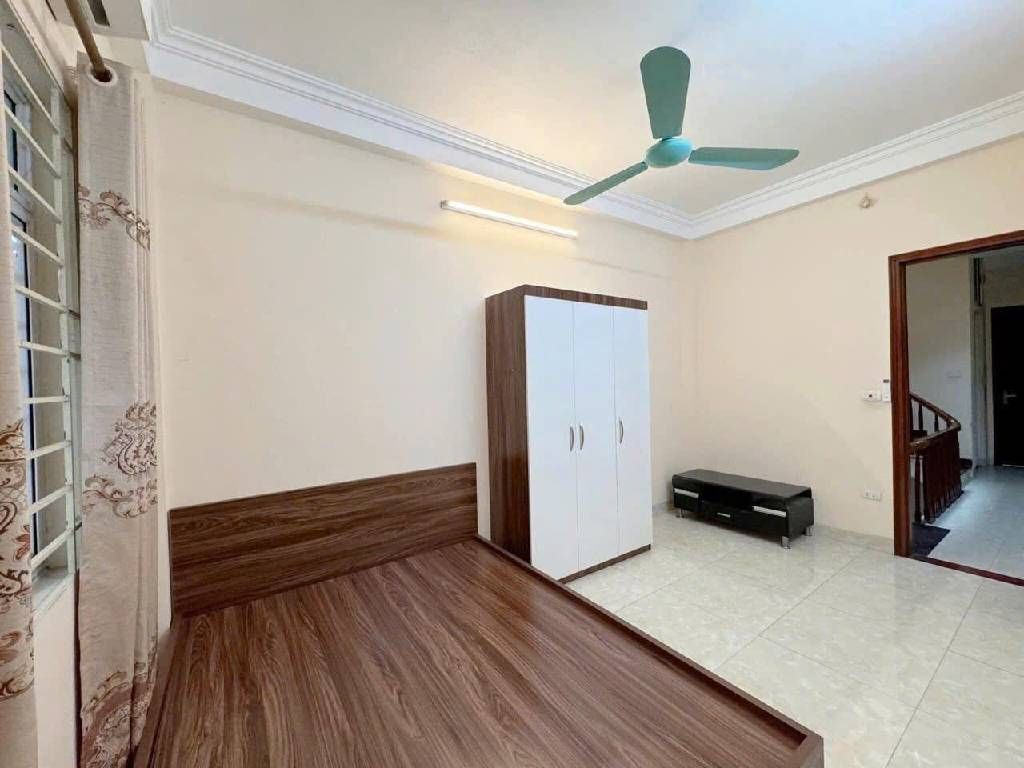 Bán nhà Trương Định - diện tích 44m2 5 tầng - Nhà dân xây - giá 11,2 tỷ