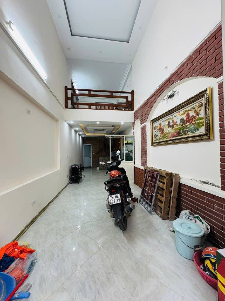 Bán nhà Lĩnh Nam - diện tích 36m2 4 tầng - Ngách thông ô tô - giá 7,9 tỷ