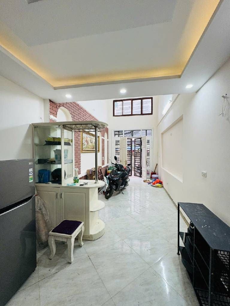 Bán nhà Lĩnh Nam - diện tích 36m2 4 tầng - Ngách thông ô tô - giá 7,9 tỷ