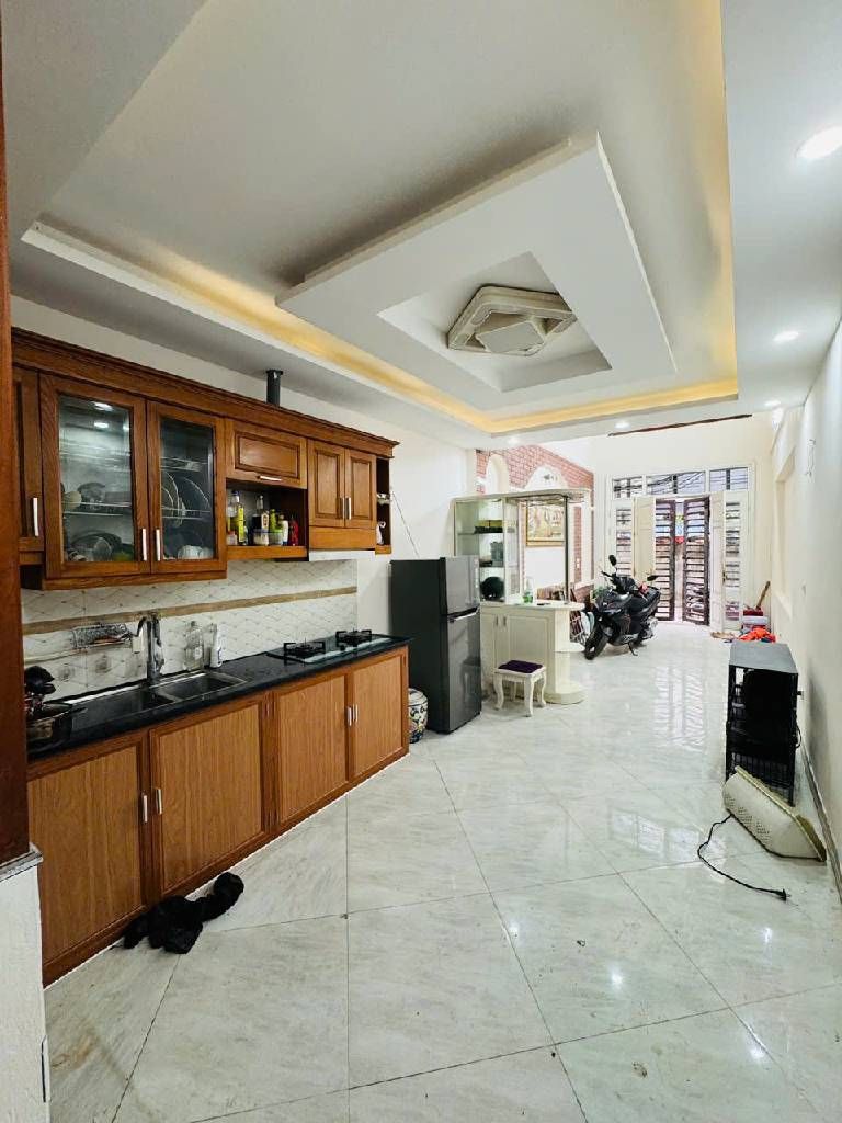 Bán nhà Lĩnh Nam - diện tích 36m2 4 tầng - Ngách thông ô tô - giá 7,9 tỷ