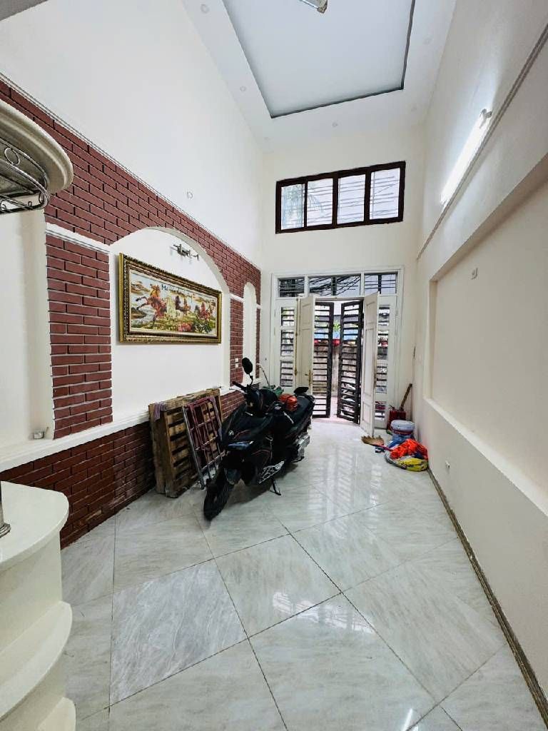 Bán nhà Lĩnh Nam - diện tích 36m2 4 tầng - Ngách thông ô tô - giá 7,9 tỷ