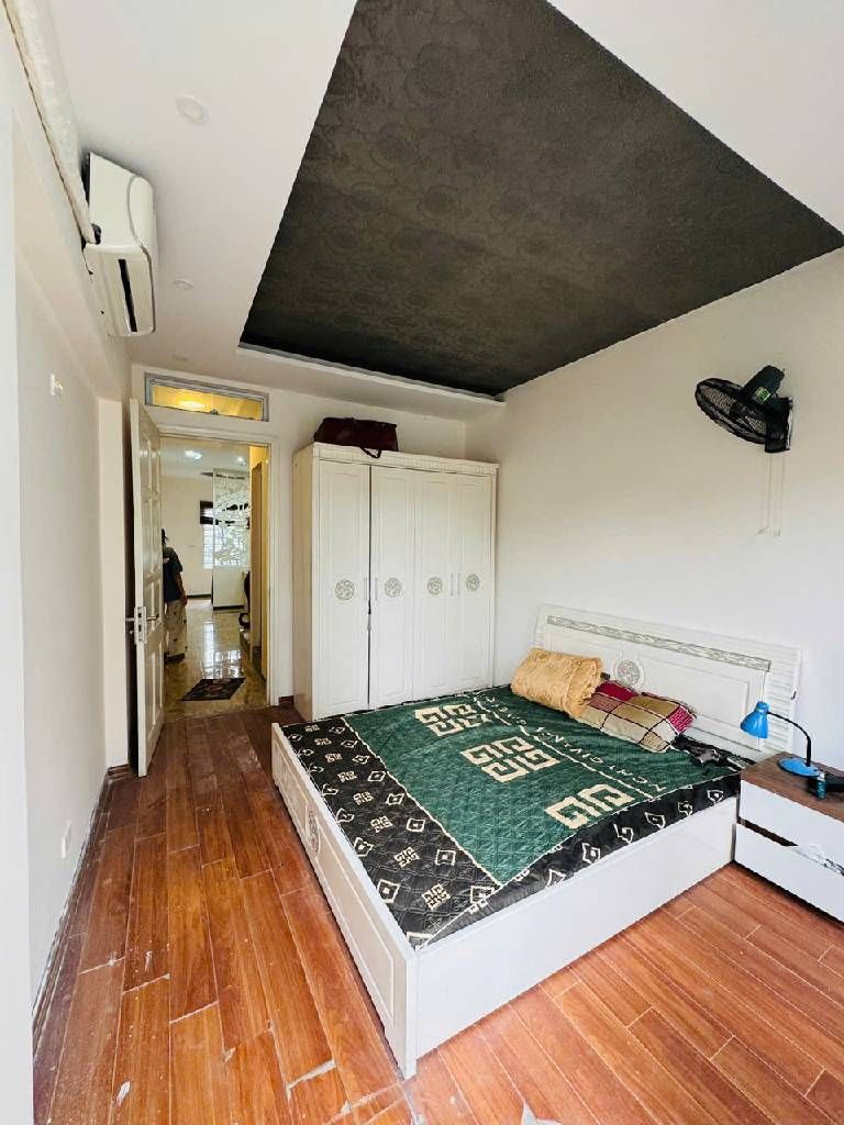 Bán nhà Lĩnh Nam - diện tích 36m2 4 tầng - Ngách thông ô tô - giá 7,9 tỷ