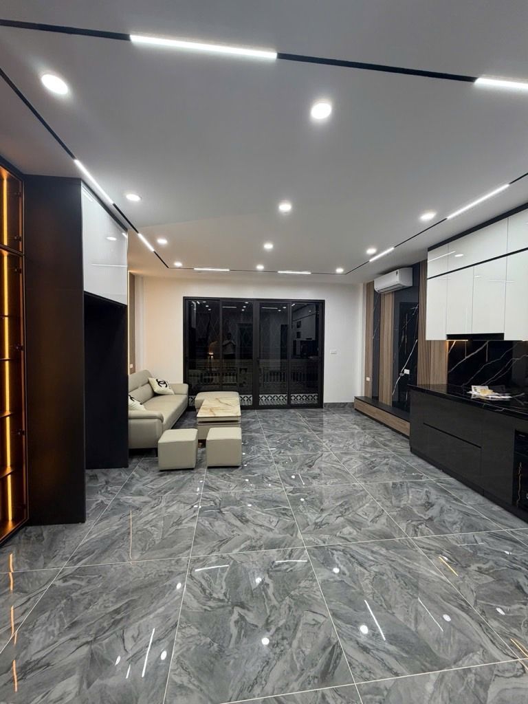 Bán nhà Hoàng Mai - diện tích 38.8m2 6 tầng - Mặt phố - giá 17,95 tỷ