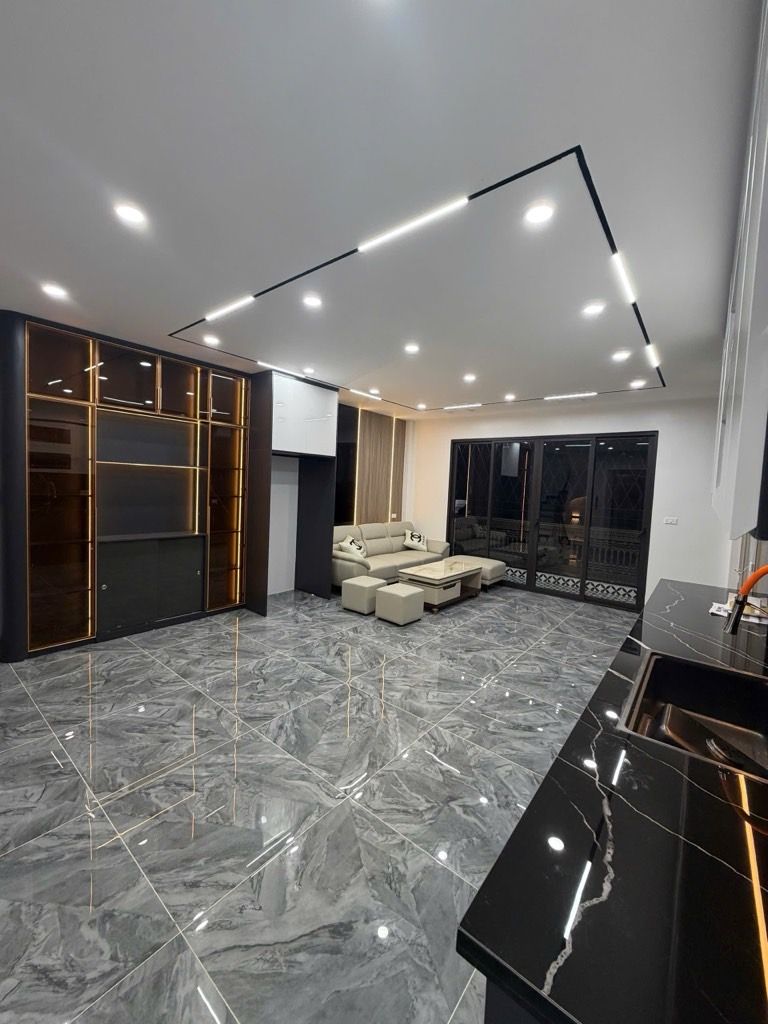 Bán nhà Hoàng Mai - diện tích 38.8m2 6 tầng - Mặt phố - giá 17,95 tỷ