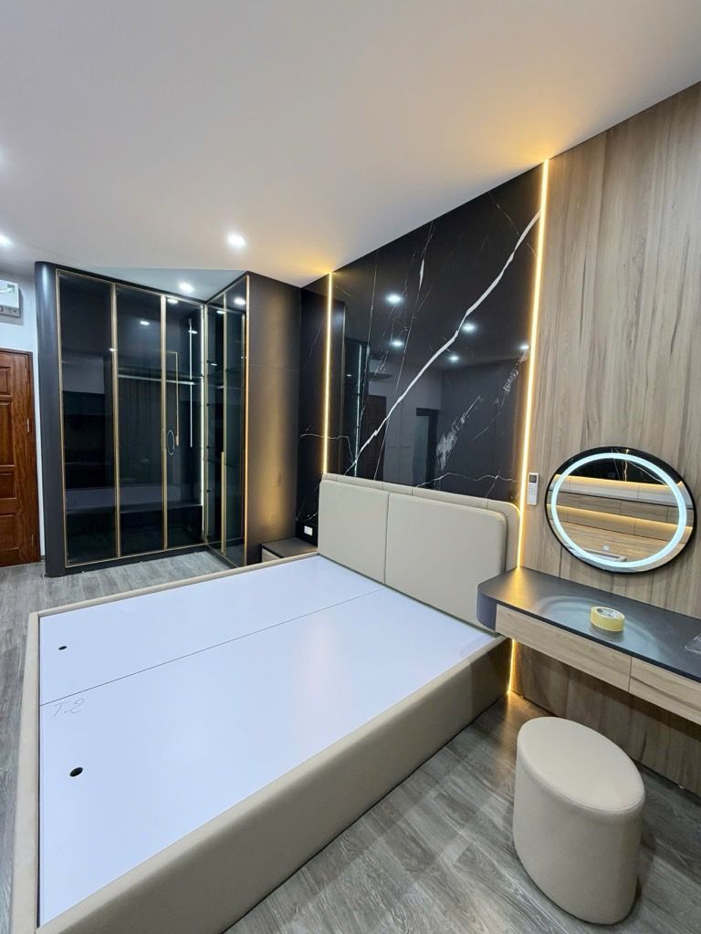 Bán nhà Hoàng Mai - diện tích 38.8m2 6 tầng - Mặt phố - giá 17,95 tỷ