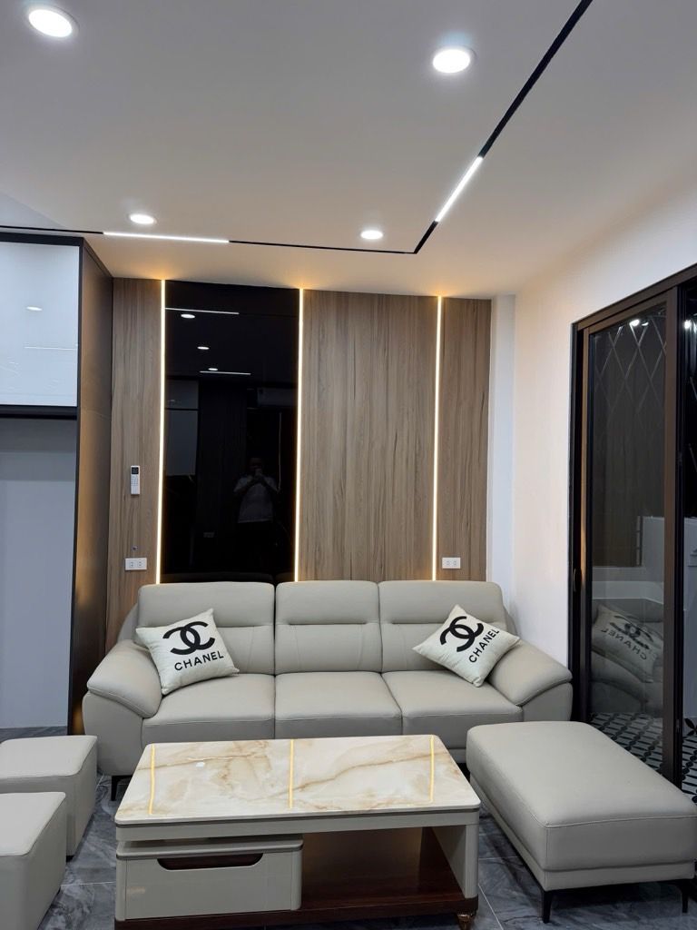 Bán nhà Hoàng Mai - diện tích 38.8m2 6 tầng - Mặt phố - giá 17,95 tỷ