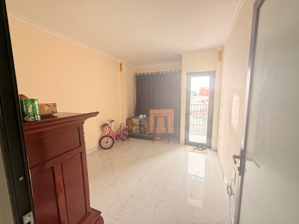 Bán nhà Lĩnh Nam - diện tích 46m2 5 tầng - Ô tô nhỏ đỗ cửa - giá 12,8 tỷ