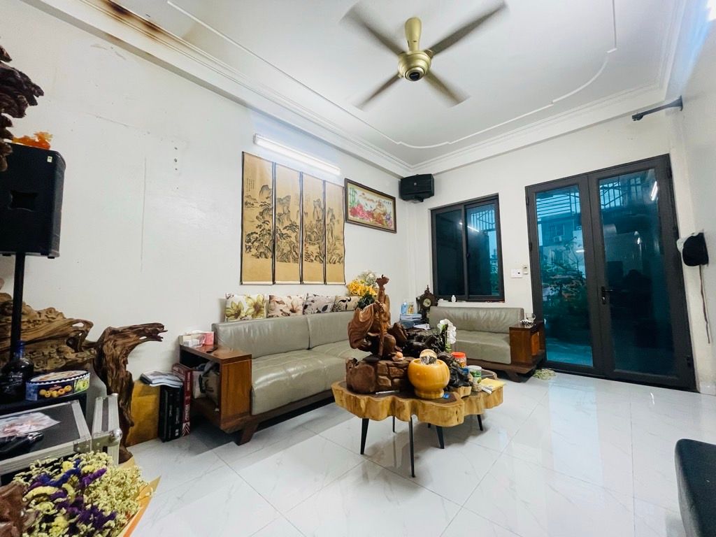 Bán nhà Định Công Hạ - diện tích 52.7m2 1 tầng - gần hồ - giá 2,8 tỷ