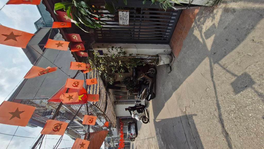 Bán nhà Thái Hà - diện tích 22m2 2 tầng - Ô tô đỗ cổng - giá 2,35 tỷ