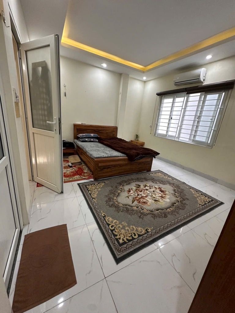 Bán nhà Đại Từ - diện tích 37m2 5 tầng - gần hồ Linh Đàm - giá 8,5 tỷ