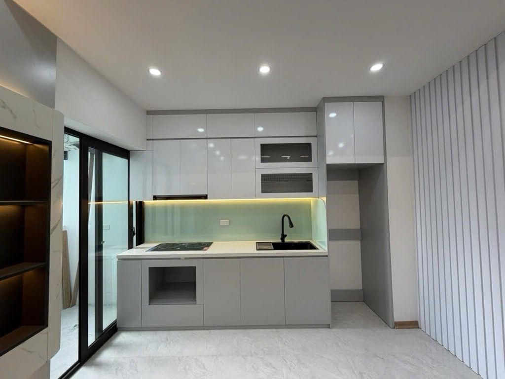 Bán nhà Hoàng Minh Giám - diện tích 63m2 13 tầng - Căn hộ full nội thất - giá 5,95 tỷ