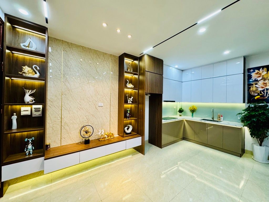 Bán nhà Nam Dư - diện tích 60m2 5 tầng - Ô tô đỗ cổng - giá 7,8 tỷ