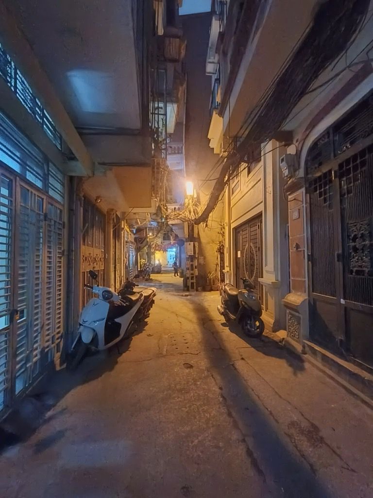 Bán nhà Tôn Đức Thắng - diện tích 33m2 2 tầng - Ô tô đỗ cửa - giá 11,6 tỷ