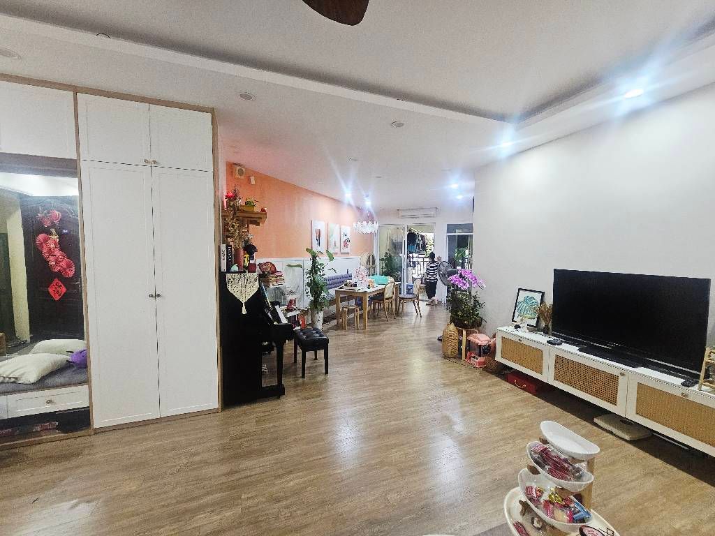 Bán nhà Hoàng Đạo Thúy - diện tích 152.2m2 1 tầng - Lô góc thoáng sáng - giá 14,5 tỷ