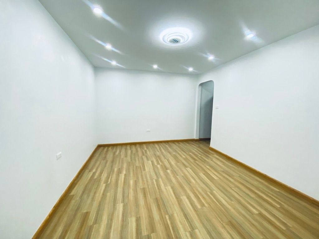 Bán nhà Nguyễn Trãi - diện tích 44,3m2 1 tầng - Tập thể tầng 1 - giá 5,8 tỷ