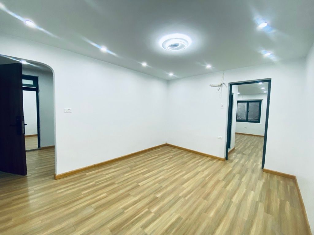 Bán nhà Nguyễn Trãi - diện tích 44,3m2 1 tầng - Tập thể tầng 1 - giá 5,8 tỷ