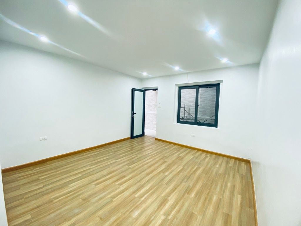 Bán nhà Nguyễn Trãi - diện tích 44,3m2 1 tầng - Tập thể tầng 1 - giá 5,8 tỷ