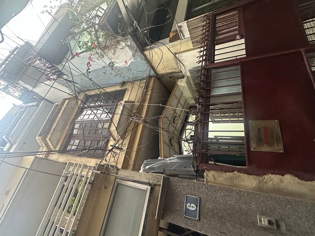 Bán nhà Chùa Vua - diện tích 46m2 5 tầng - mặt phố - giá 15,2 tỷ